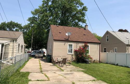 Super Cute & Cool Home with 65Inch TV 2Baths 4 Bedrooms 2King Beds BBQ Grill Fenced Backyard - Foto 66