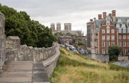 Flaxman Avenue - Lovely 4 bed home, 5 mins drive to York City Centre, Free superfast Wi-fi, Free on-street parking - Foto 35