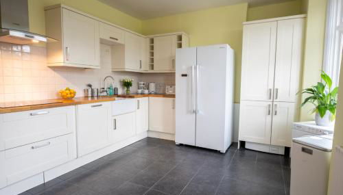 Entire home in Streatham with lovely views & ultra fast Wi-Fi - Foto 2, stove, dishwasher, pet friendly, minibar