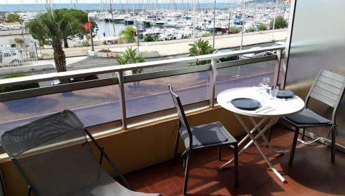 Studio vue mer, balcon face port de Garavan, plage et gare à pied - Foto 3