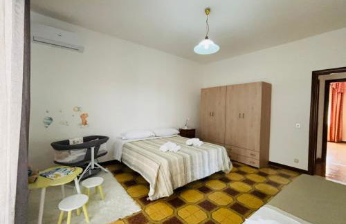 5 Minutes' Walk from the Beach, with Two Bedrooms - Foto 10