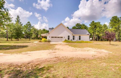 Stylish Hephzibah Home with Fire Pit and Theater Room! - Foto 29