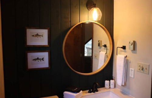 Luxe Lake Harmony Home, Game Room, Firepit, Deck - Foto 14