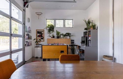 Mid Century Modern Family Home On 25 Acres! - Foto 16