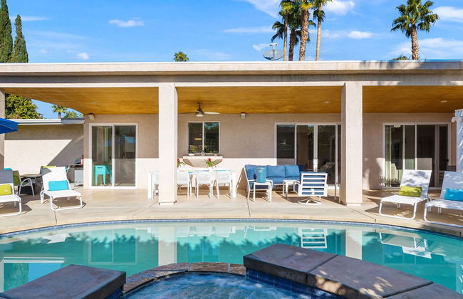 The Palms- Pool Jacuzzi and Pet Friendly - Photo 4