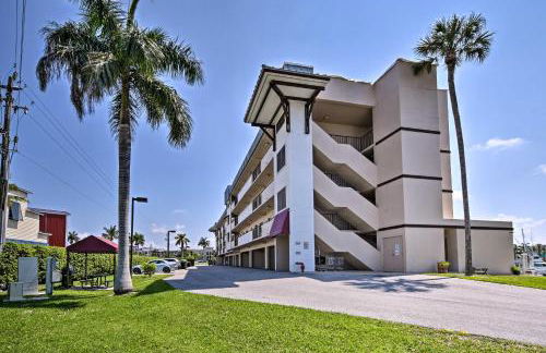 Relaxing Waterfront 2-Story Retreat with Pool Access - Foto 26