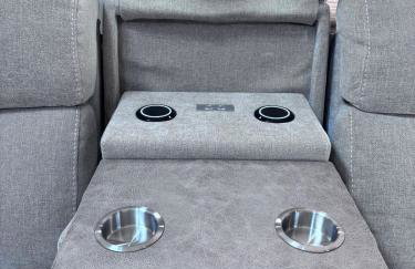 Luxury 3 BedRoom Apartment with Private Entrance plus Free Parking - Foto 28