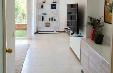 Apartamento recién reformado con piscina y AC - Foto 5