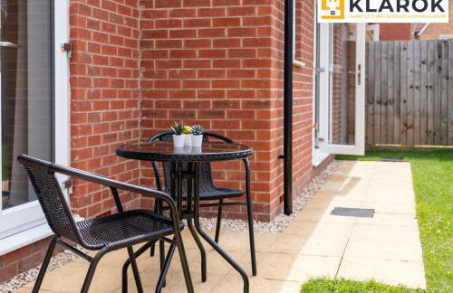 Four Bedroom Semi Detached House By Klarok Accommodation Peterborough With Free Parking & Garden - Foto 36