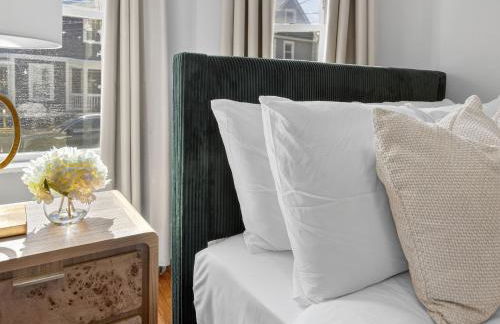 LUX Retreat Home with Yard - Foto 6