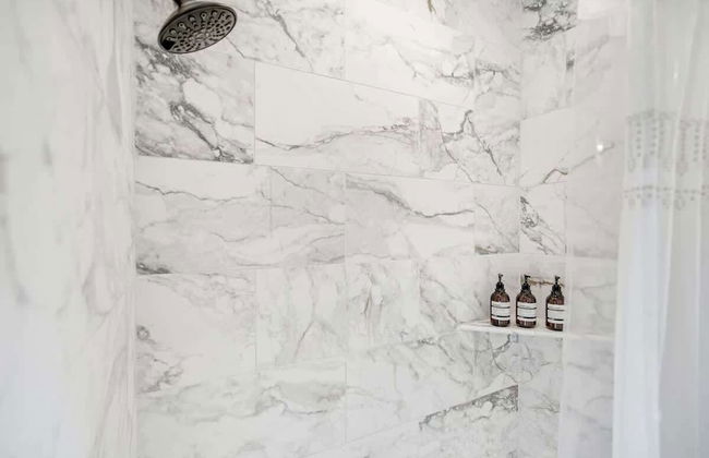 Gorgeous Home With Hot Tub 5min From the River - Foto 26