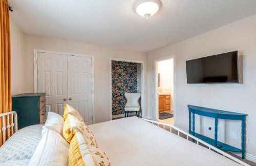 Business in Front and Fun in the Back Pets too - Photo 21