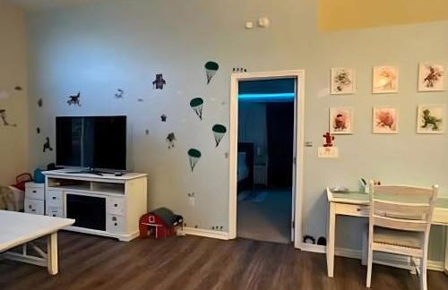 HOUSE 4 Bdr Eco ThematicSaltwater PoolGame Room - Photo 25