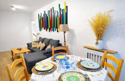 Parking gratis vigilado 24H Tranquilo Apartamento Centro de Vigo Vialia - Foto 1