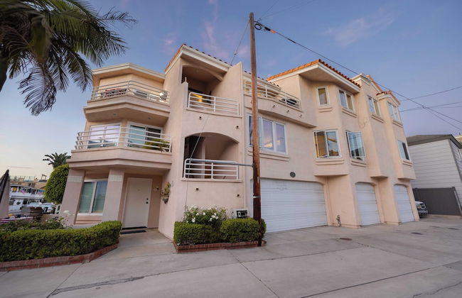 Shoreline Villa by Avantstay Steps to the Beach, Bay, & Pier! - Photo 45