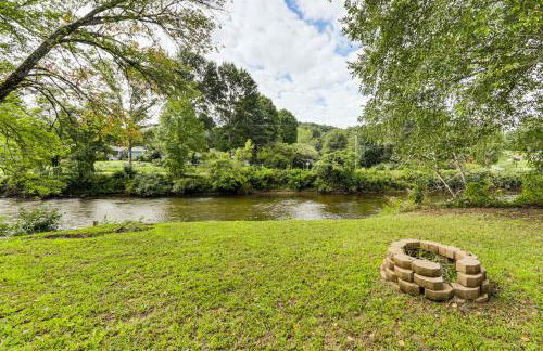 Sylva Riverfront Cabin Near WCU Pet-Friendly! - Foto 4