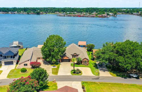 Conroe Lake House Luxe Pool, Private Dock and Games - Photo 38