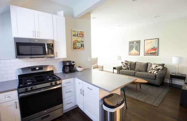 2 Level Home near Wrigley - Foto 13