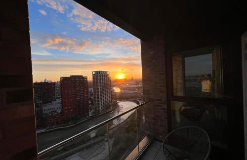 Penthouse with O2 Arena View, Free Parking & Portable AC - Foto 49