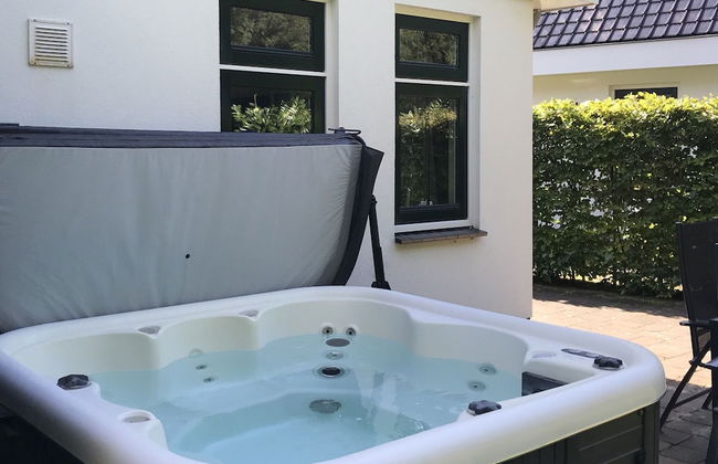 Luxury Holiday Home with Hot Tub at Dutch Coast - Photo 11