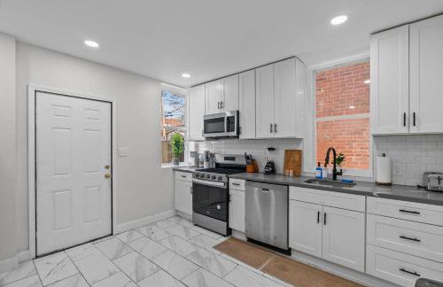 Brick and Modern on Miami St By StayLage - Foto 21