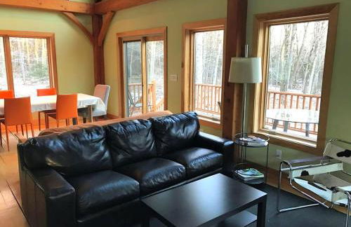 Beautiful Two-Bedroom Cabin Rental Set in the Forests of the Berkshires, Massachusetts - Foto 7