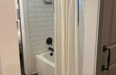 Cozy 2-bedroom Farmhouse with parking on premise - Foto 22