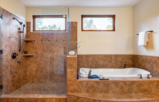 Pyramid by Avantstay Luxe Sedona Mansion w/ Views, 7mins to Downtown - Photo 29