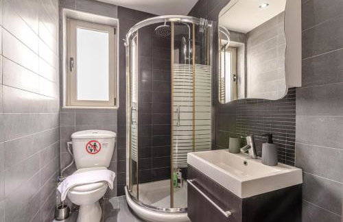 Elysian Stone Villa with Pool & Mountain View - Photo 20