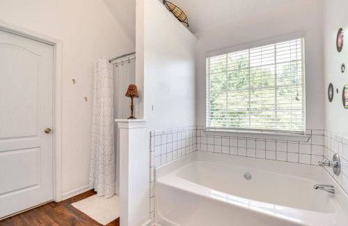 Luxury Hamptons 5BR Oasis with Pool Retreat - Foto 27