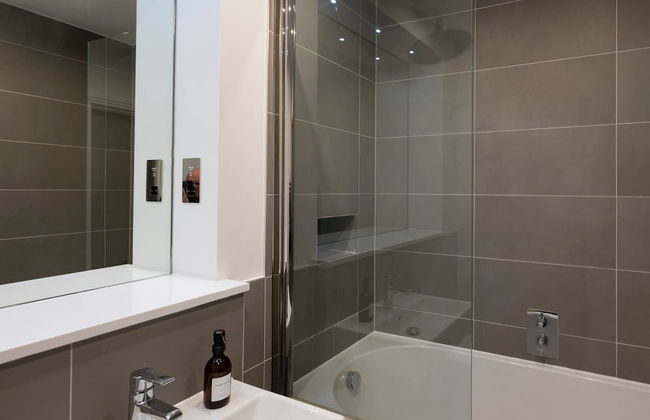 Super Vibrant 2 Bedroom With Parking - Foto 15