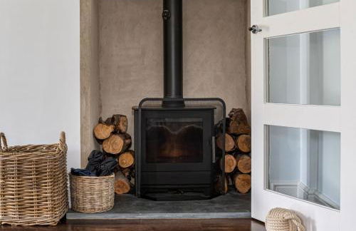 Stunning 5 Bed in the Centre of Bourton! - Photo 56