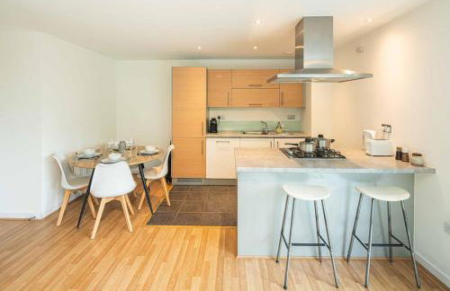 Stylish 2-Bed with Stunning View - Foto 35