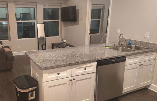 Relax and Explore Poolside Stay Near Local Spots - Foto 27