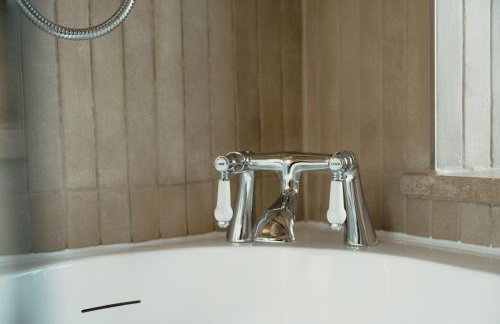 Rose End Cottage, a Luxury Getaway - Photo 12