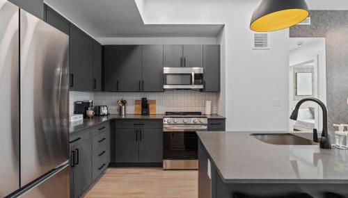 2BR and 2BA Near Events, Dining, and TRAX - Foto 3