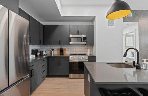 2BR and 2BA Near Events, Dining, and TRAX - Foto 3