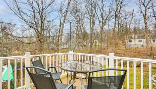 Walk to Lake Hopatcong Vibrant Home with Deck! - Foto 2