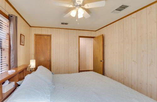 Hot Tub, Lake Access! Anglers Escape in Hemphill - Foto 13