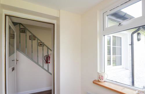 South Cottage - Photo 3