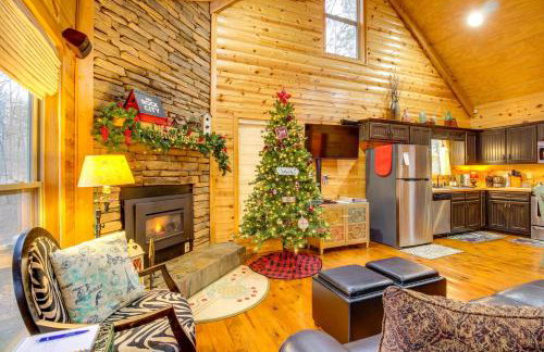 Hot Tub and Fire Pit Wooded Cabin Near DeSoto Park! - Foto 10