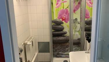 Exklusive Stadtwohnung am Elbradweg: Best-Preis-FEWO Rathausblick 1 für max. 3 Pers. inkl. WLAN, Prime Video & Self Check-In - Foto 2, towels, Shower