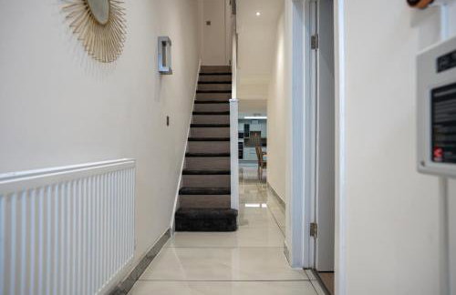 Luxury 6 Bed near city centre with Cinema Room & games room plus 5 bathrooms - Foto 21