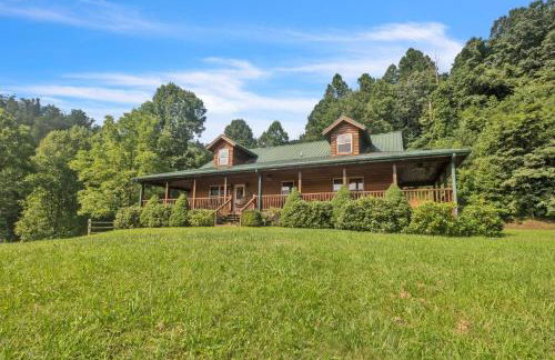 Cozy Mountain Retreat W/ Scenic Views 3 Bedroom Home by RedAwning - Photo 48
