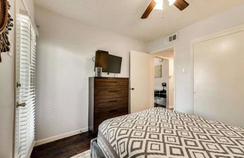 Modern Lux 2BD Pool DFW South Irving I22 - Foto 10