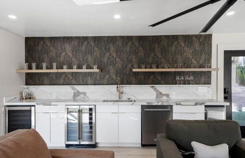 New Luxe Riverfront Home, Launch & Dock, Gamerooms - Foto 36