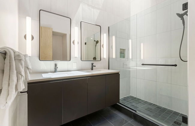 New! Modern Scandinavian Loft in Old Town Square - Photo 19