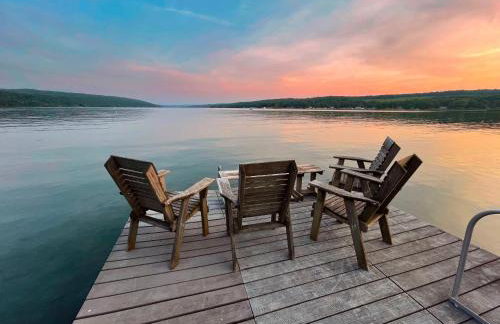 Risingwater Newly Listed Stunning Home with 150-Foot Beachfront in the Finger Lakes - Foto 2