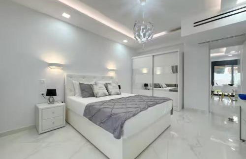 6 Bed Villa - Sleeps 15 - Pets - Pool - Jacuzzi - Foto 3