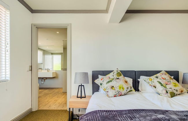 Contemporary Apartment Close to the Radisson Majolica - Photo 8